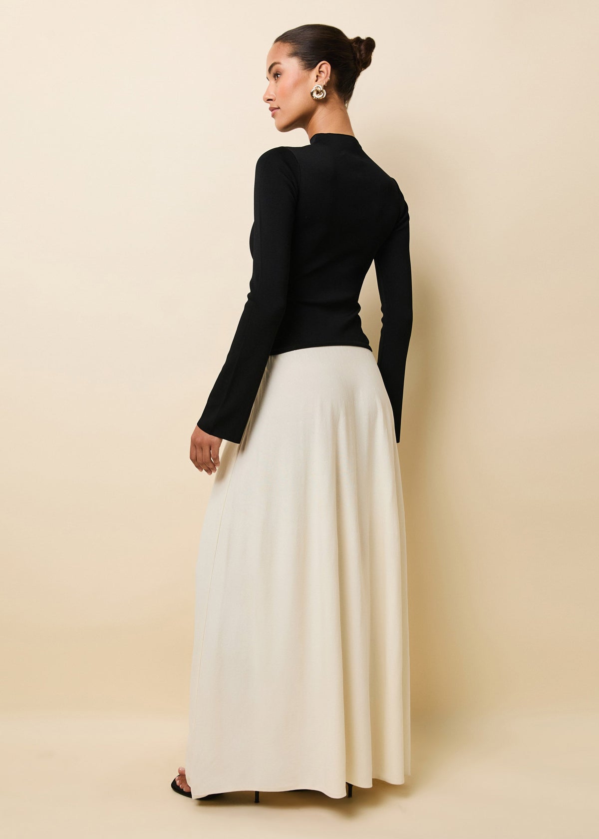 Your New Go-To Midi Skirt: Effortless, Slimming, Versatile